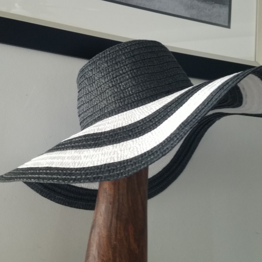 New Floppy Black/White Stripe Hat